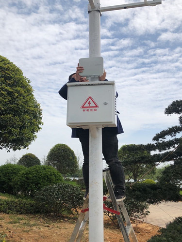 臨港新區保稅區對面白洋湖一期弱電工程正在施工中